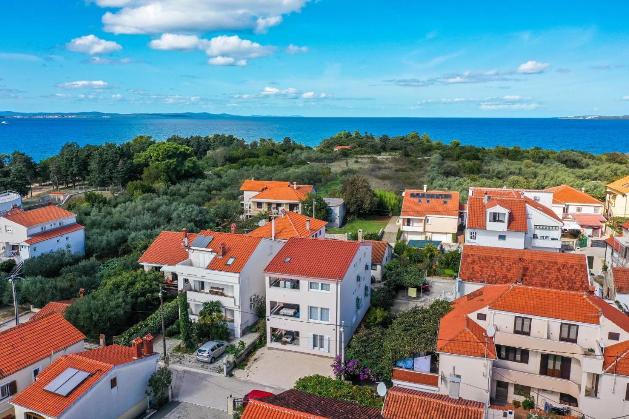 Apartment Puntamika Villa De Rosa - Ground floor Zadar Exteriör bild