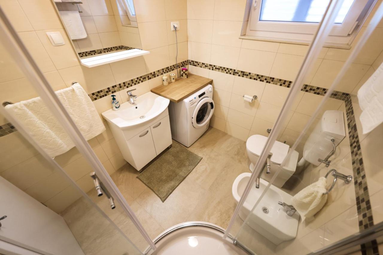 Apartment Puntamika Villa De Rosa - Ground floor Zadar Exteriör bild