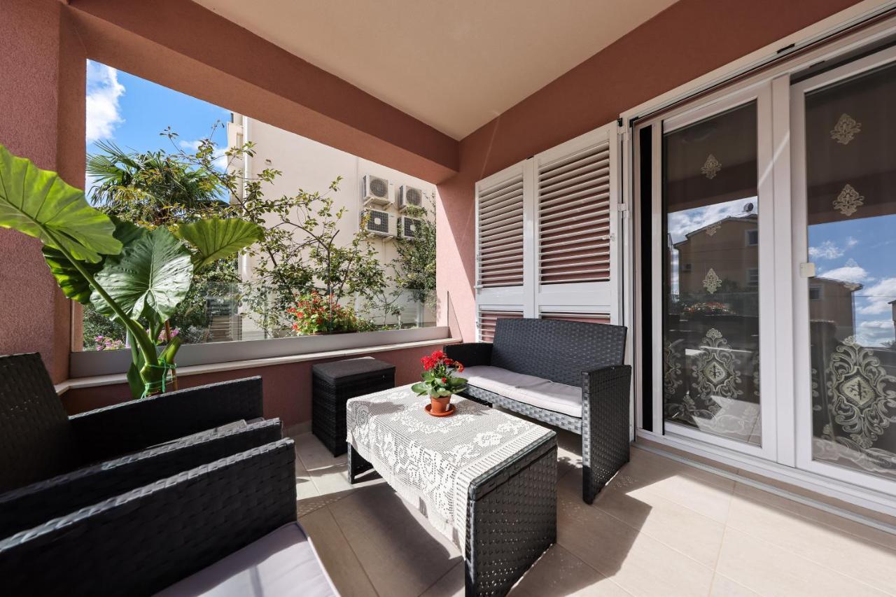 Apartment Puntamika Villa De Rosa - Ground floor Zadar Exteriör bild